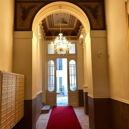 With A Terrace And Ac In The Center Апартаменты