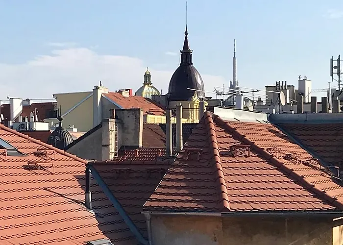 With A Terrace And Ac In The Center Апартаменты